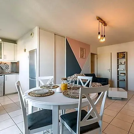 Hotel Spacieux/tres Calme Proche De L'aeroport Et Airbus 3*